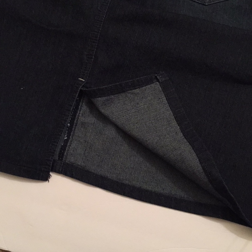 Gorgeous Jean Skirt by Dressbarn Size 20 - Picture 5 of 5